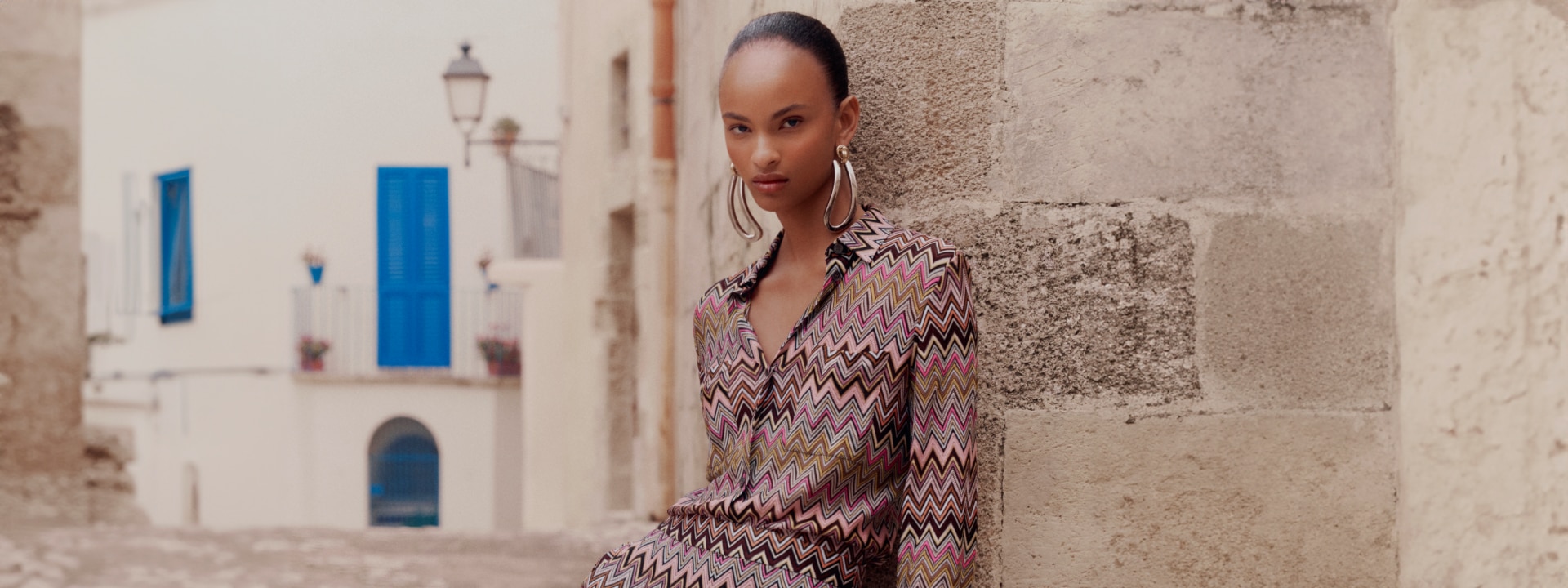 A model wears a suit from the new Autumn Winter collection, consisting of a shirt and zigzag shorts.