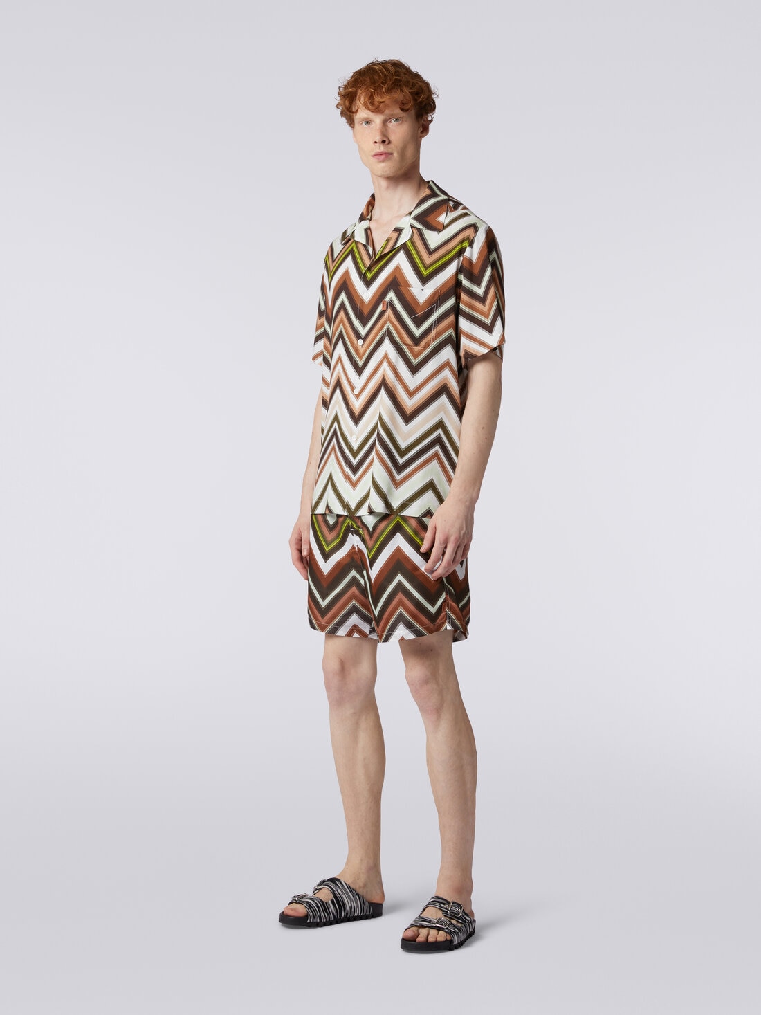 Short-sleeved shirt in viscose with chevron print, Multicoloured  - US24SJ0CBW00RNSM98U - 2