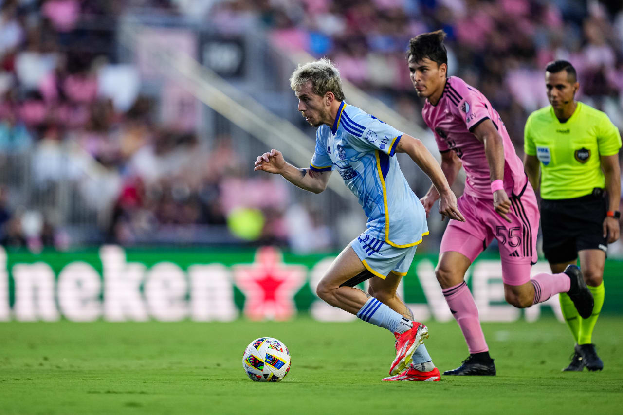 Atlanta United midfielder Saba Lobjanidze #9 dribbles during the first half of the match against the Inter Miami at Chase Field in Fort Lauderdale, FL on Wednesday May 29, 2024.