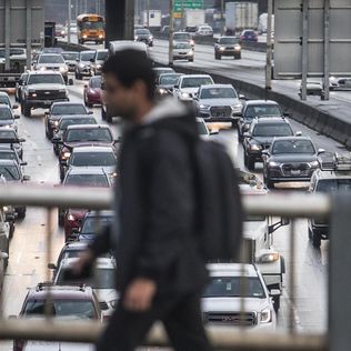 Wed. January 23, 2019.  Viadoom traffic gets worse and worse as commutes slow to a crawl.  Cars and trucks are headed south down I-5 near the NE 45th St. overpass.   209103