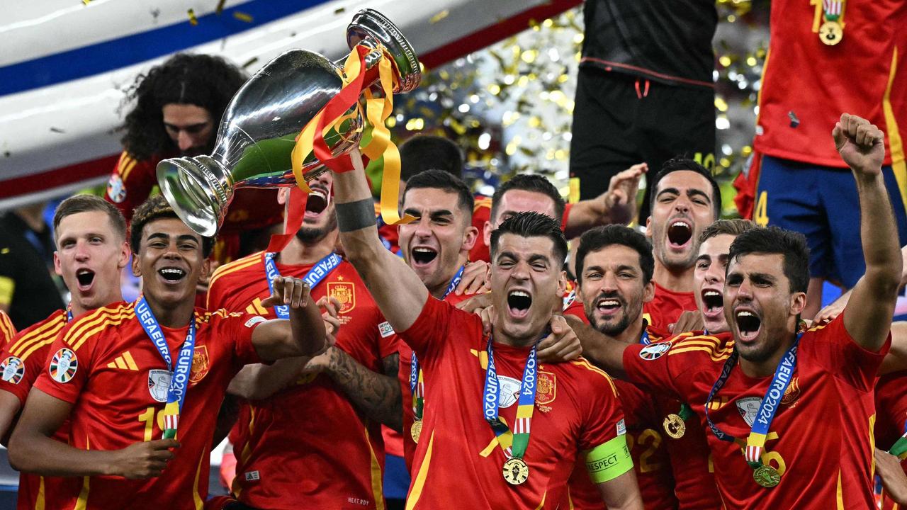 Die spanische Nationalmannschaft jubelt nach dem Sieg der Europameisterschaft