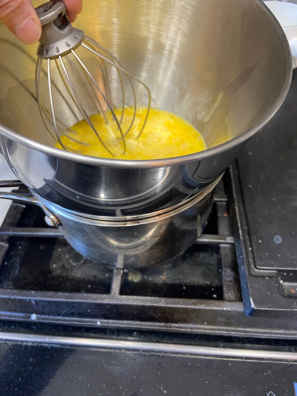 4) Heating the eggs over waterbath pot  