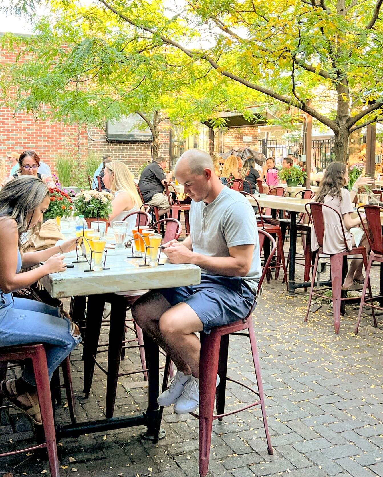 🍺 + ⚾ = an EPIC time! Swing over to our patio, crack open a Lemon Shandy or share a bucket with friends, and then head over to support our Guardians at Progressive Field this weekend!

#ProgressiveField #ClevelandGuardians #MarketGardenBrewPub #Base