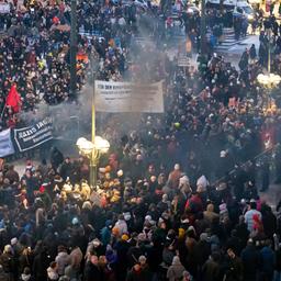 Bis zu 100.000 Menschen demonstrierten in Hamburg gegen Rechtsextremismus