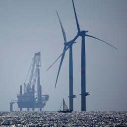 Offshore-Windanlagen vor der französischen Küste bei Guérande