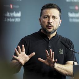 Wolodymyr Selenskyj spricht während einer Pressekonferenz auf dem Ukraine-Friedensgipfel in der Schweiz.
