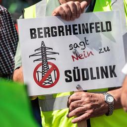 Demonstranten bei der Suedlink-Kundgebung