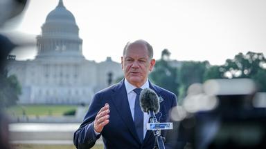 Bundeskanzler Olaf Scholz (SPD) gibt am Rande des NATO-Gipfels ein Pressestatement.