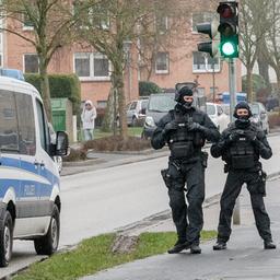 Polizisten bei Razzia gegen den "Aryan Circle"