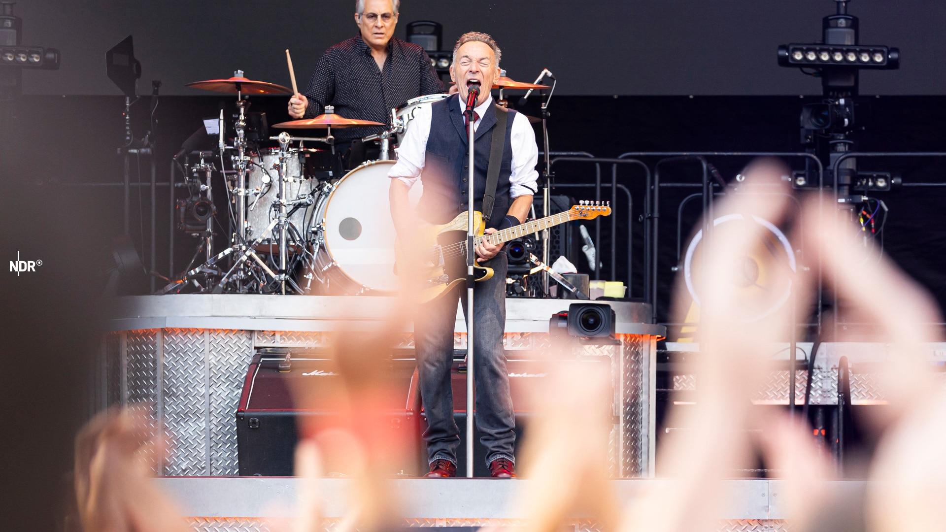 Bruce Springsteen auf der Bühne in der Heinz-von-Heiden-Arena in Hannover