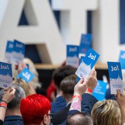 Parteimitglieder beim Landesparteitag der AfD Brandenburg im April