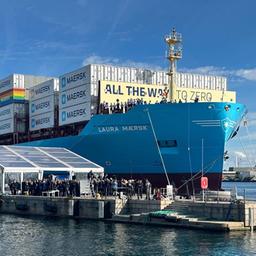 Das mit grünem Methanol betriebene Containerschiff "Laura Maersk" 