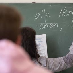 Ein Schüler, der aus der Ukraine stammt, nimmt am Unterricht einer Vorbereitungsklasse teil.