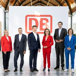 Vorstand Deutsche Bahn AG v.l. Martin Seiler, Vorstand Personal und Recht; Evelyn Palla, Vorstand Regionalverkehr; Berthold Huber, Vorstand Infrastruktur; Dr. Richard Lutz - Vorsitzender des Vorstands der Deutschen Bahn (CEO); Dr. Sigrid Nikutta, Vorstand Güterverkehr der Deutschen Bahn AG Vorsitzende des Vorstands DB Cargo AG; Dr. Levin Holle, Vorstand Finanzen und Logistik (CFO); Dr. Daniela Gerd tom Markotten, Vorstand Digitalisierung und Technik; Dr. Michael Peterson, Vorstand Personenfernverkehr.