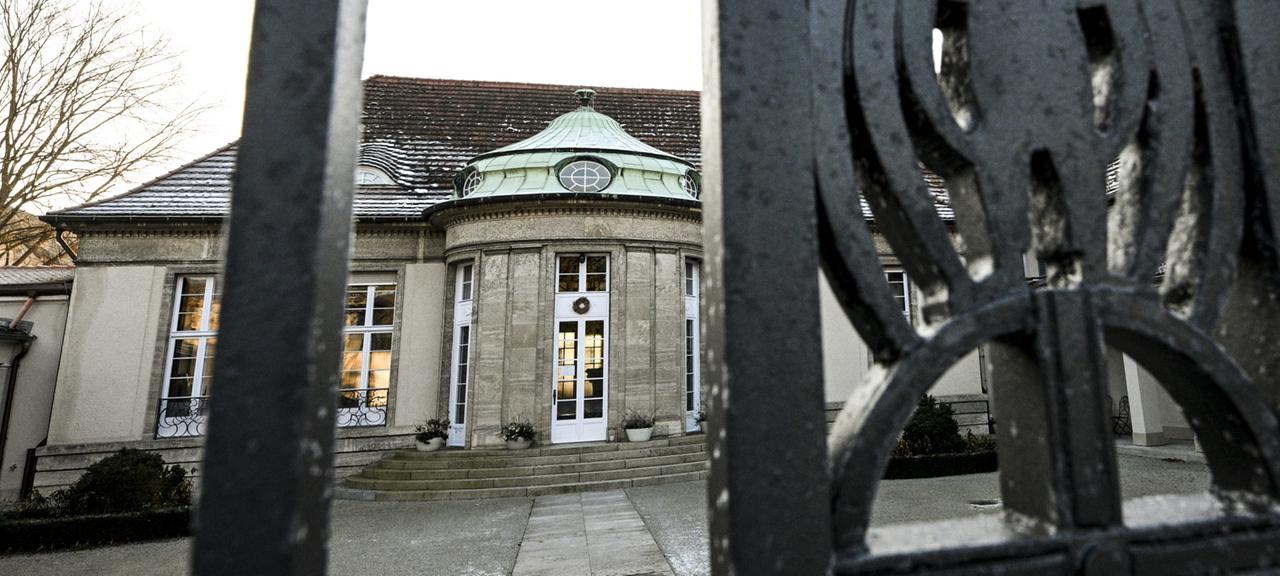 Blick auf ein Gästehaus in Potsdam, in dem AfD-Politiker nach einem Bericht des Medienhauses Correctiv im November an einem Treffen teilgenommen haben sollen. 