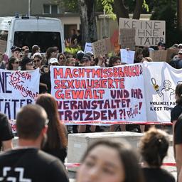 Demonstrierende vor einem Rammstein-Konzert in Bern.