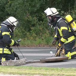 Die Feuerwehr bei einem Gefahrguteinsatz: In Meppen wurde Schwefelwasserstoff festgestellt.