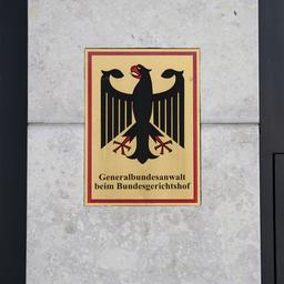 Schild mit der Aufschrift "Generalbundesanwalt beim Bundesgerichtshof" in Karlsruhe. (Archivbild)