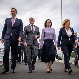 Christian Lindner (l-r), Olaf Scholz, Annalena Baerbock, Nancy Faeser und Boris Pistorius