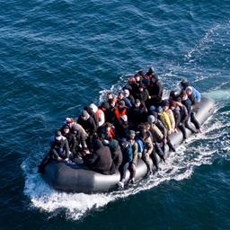 Ein Boot mit Migranten auf dem Ärmelkanal
