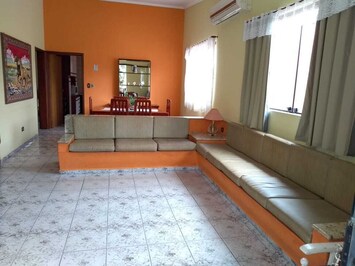 Imagem de Casa com piscina Morada da Praia, 06 quartos e 03 suítes, wi fi, aceita pet.