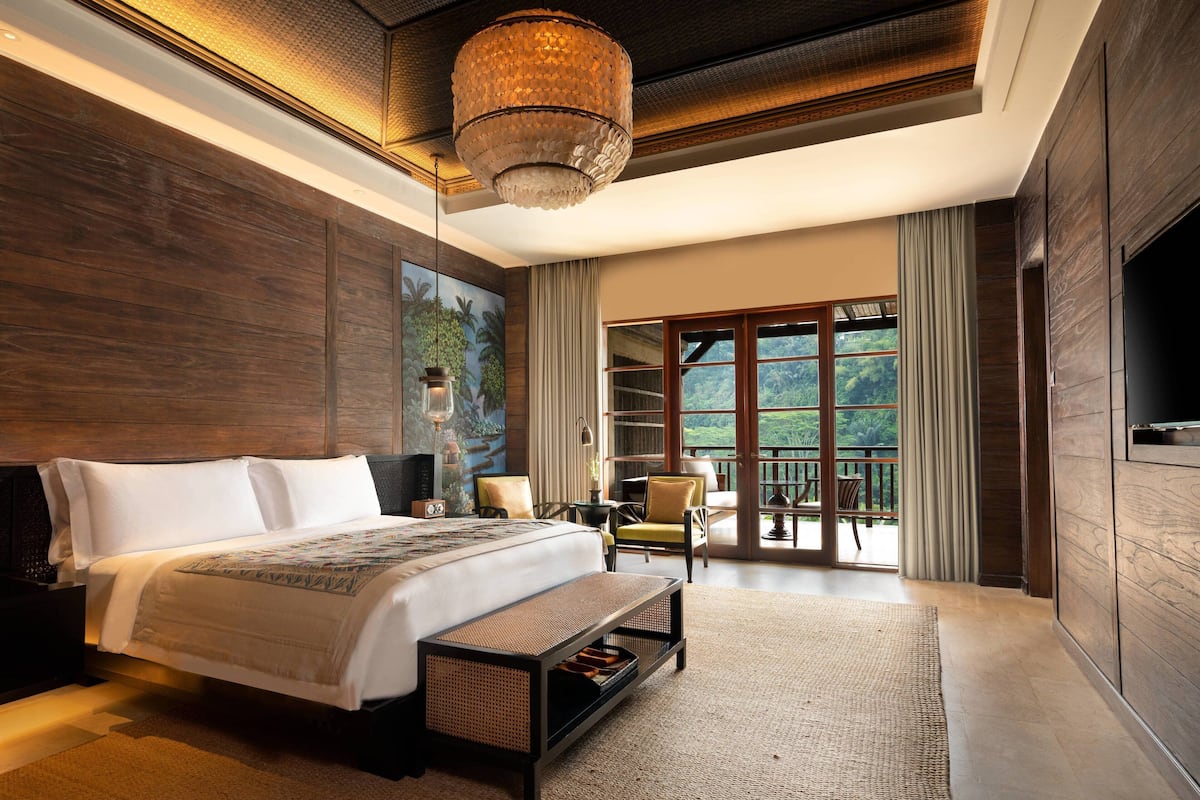 Suite, 1 Bedroom, Non Smoking, Resort View | Frette Italian sheets, premium bedding, down comforters, pillowtop beds