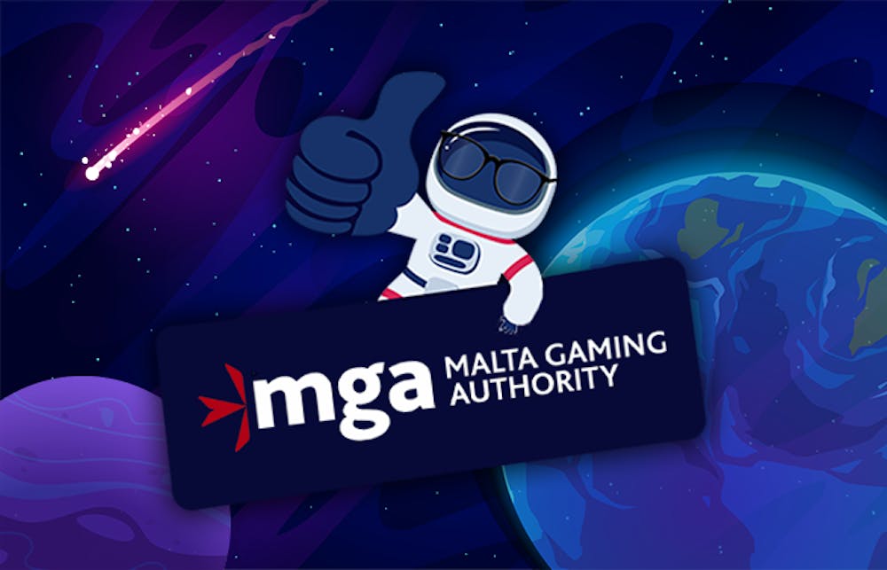 MGA Malta Gaming Authority Verovapaat kasinot - kuvassa astronautti, joka peukuttaa Maltan pelilisenssin logo kainalossa, taustalla maapallo ja avaruus