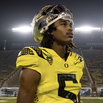 Oregon Ducks 5-star safety prospect DJ Pickett will make his commitment between Oregon, Miami Hurricanes and LSU Tigers.