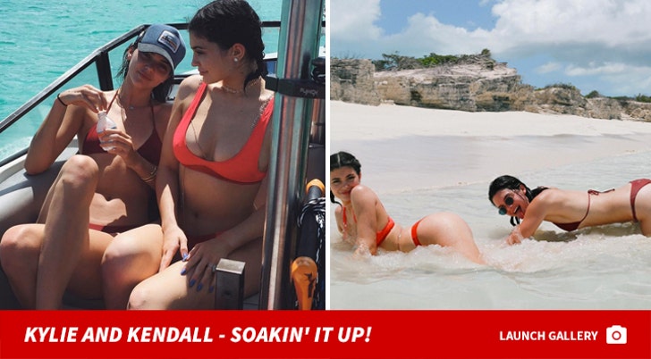 Kylie and Kendall - Soakin' it up!