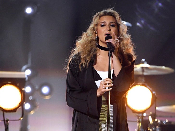 Tori Kelly Performance Photos