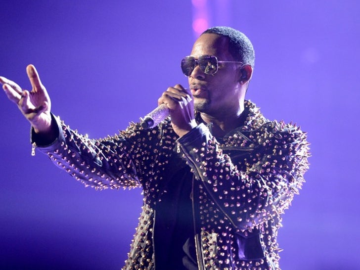 R. Kelly Performance Photos