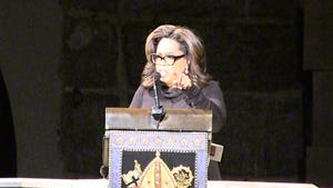 112119-oprah-primary