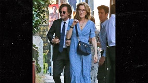 0611-felicity-huffman-william-macy-bg-01