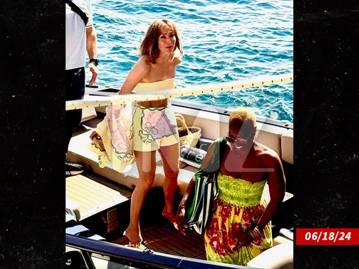 jennifer lopez on boat in italy sub