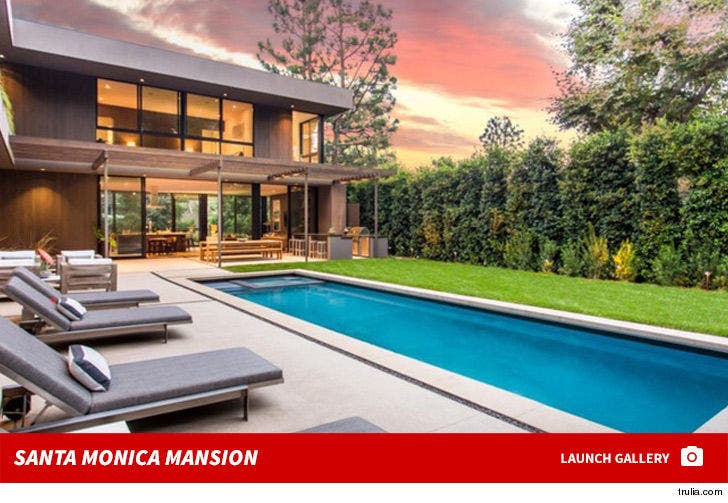 Ben Affleck and Lindsay Shookus House Hunting -- Santa Monica Mountain Mansion