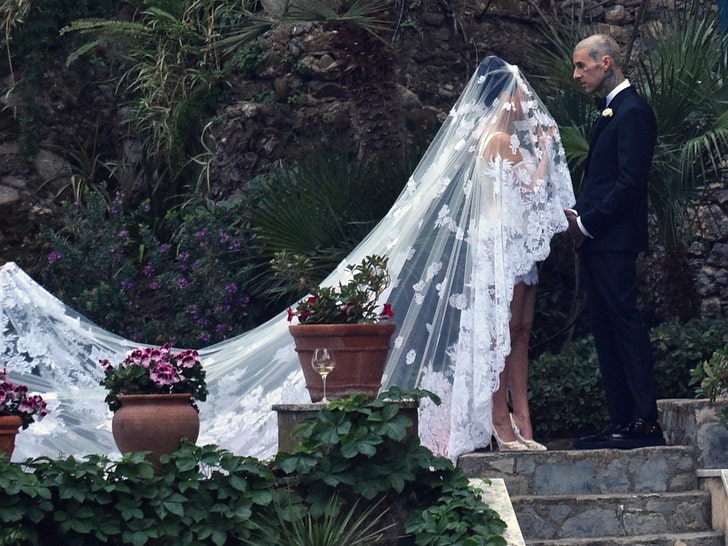 Kourtney Kardashian and Travis Barker Married in Italy