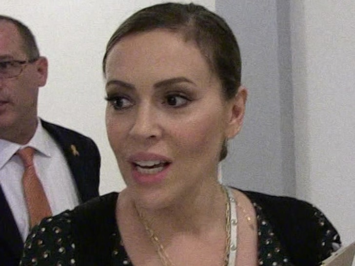 0817- Alyssa Milano -tmz-01