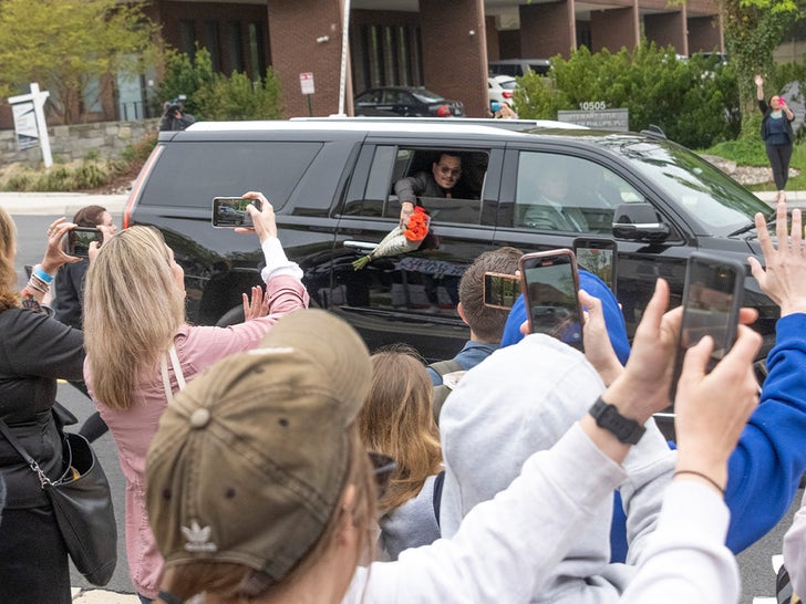 Fans Outside Depp/Heard Courthouse