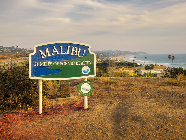 welcome to malibu sign