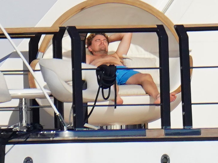 0103-Leonardo-DiCaprio-Shirtless-Yacht-Caribbean-Models-Photos-primary-2