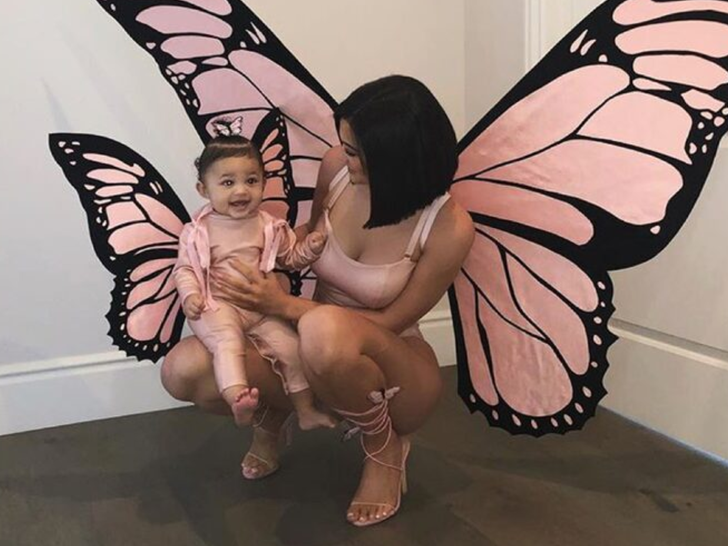 Kylie Jenner and Stormi -- Twinning!