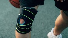 Esta rodillera estabilizadora es una ayuda ortopédica para la rótula y los ligamentos.