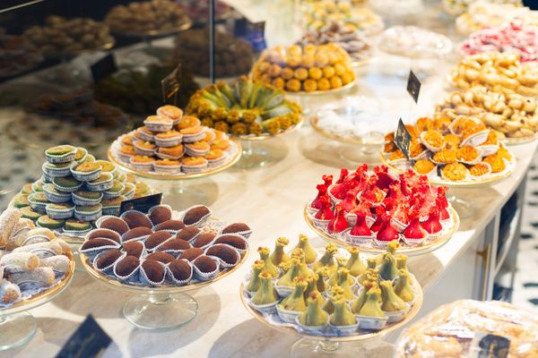 La Bague de Kenza specializes in jewel-like Algerian sweets.
