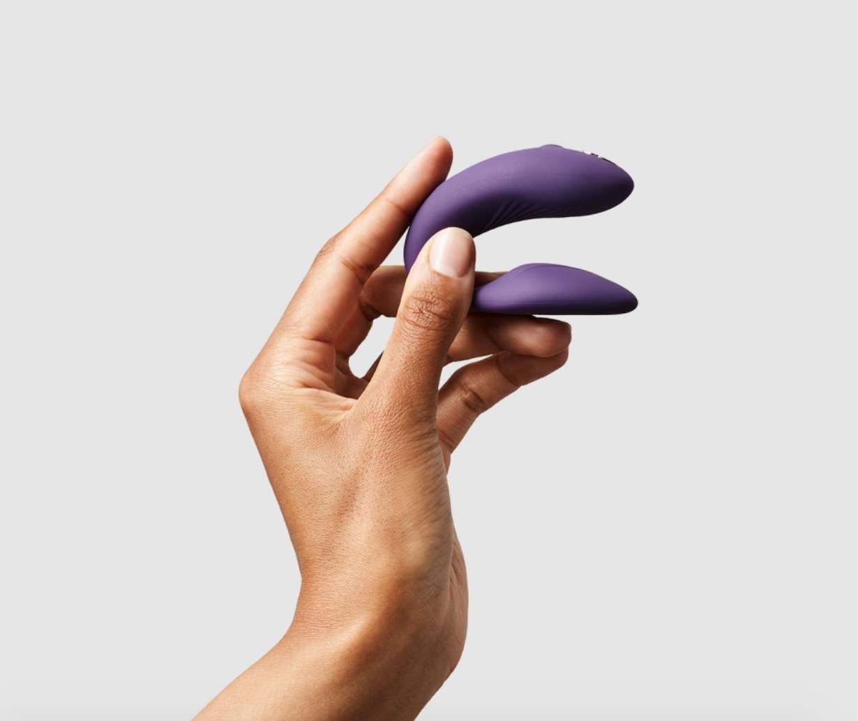 hand holding the we-vibe chorus vibrator