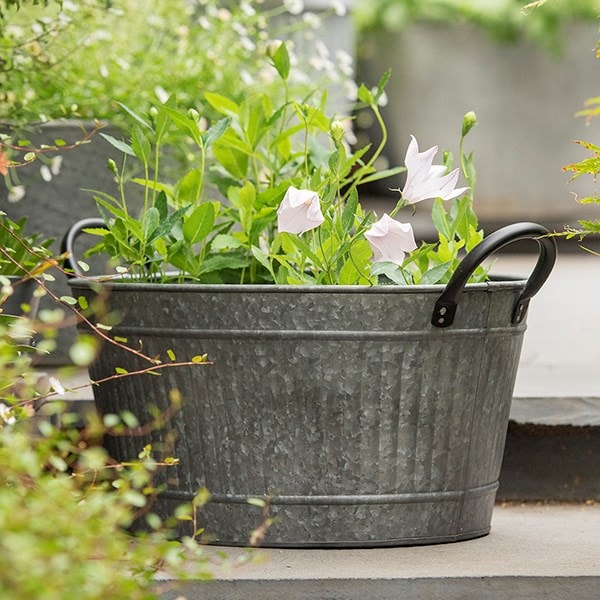 Oval tub with handles/drinks cooler