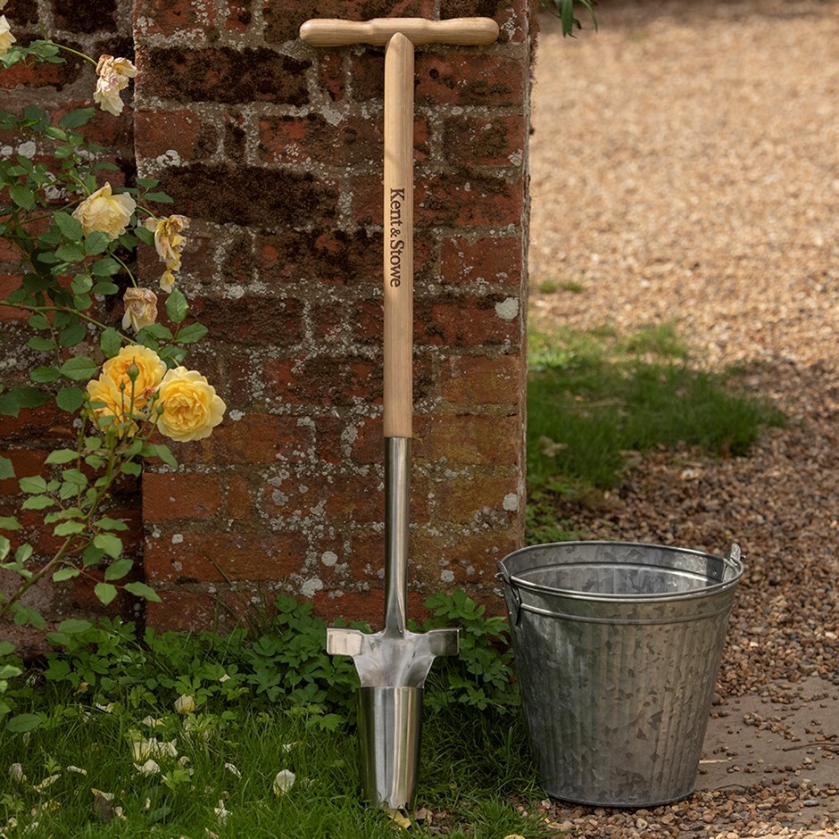 Kent and Stowe stainless steel long handled bulb planter