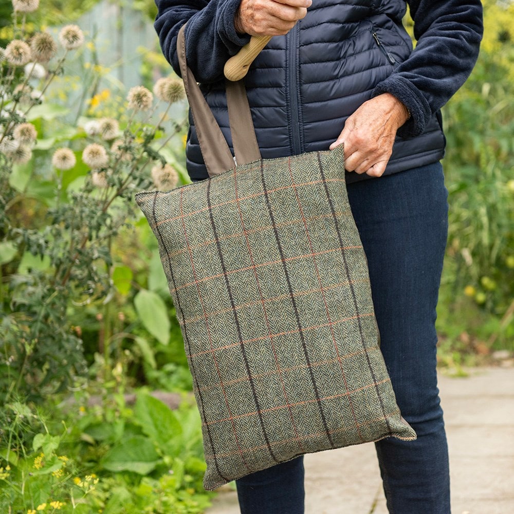 Tweed garden kneeler - green