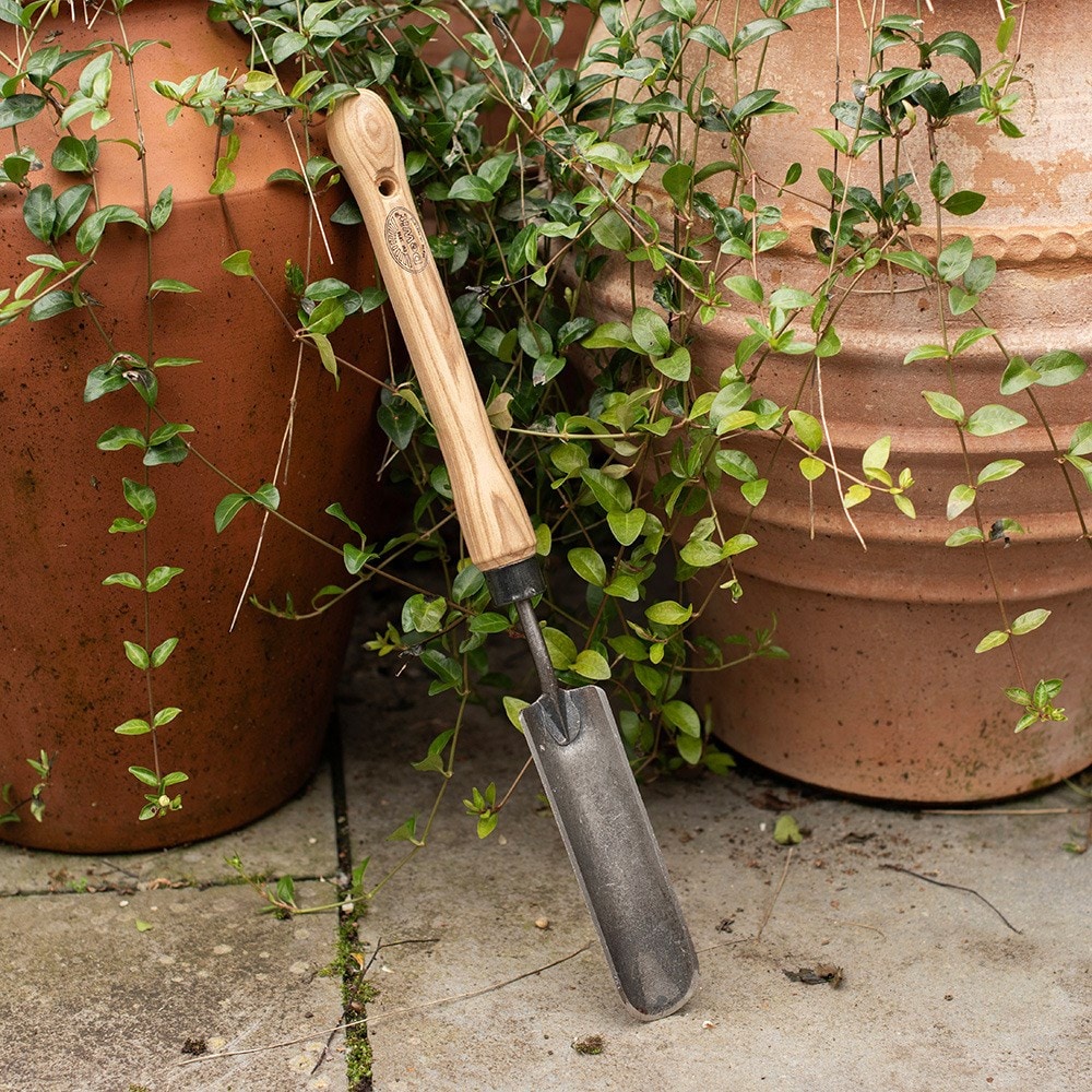 DeWit rock and root trowel - 25cm ash handle