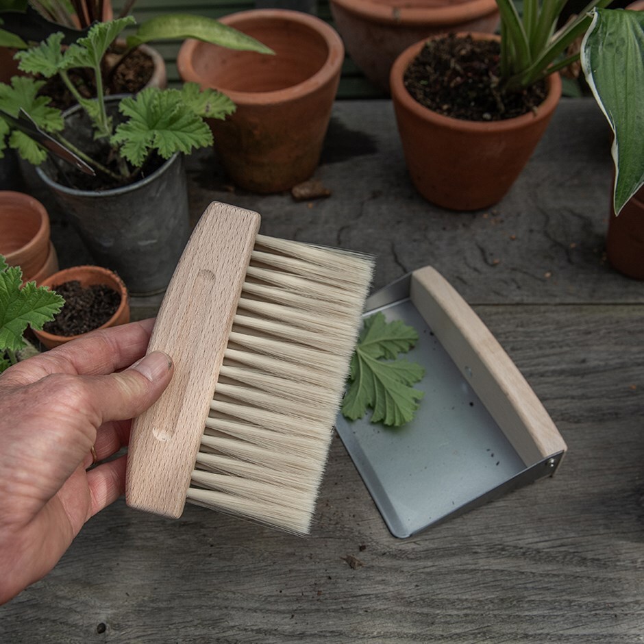 Table dustpan & brush