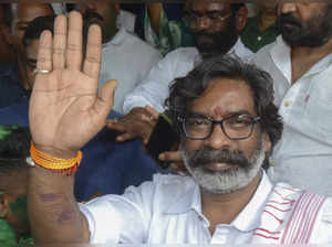 Ranchi: Former Jharkhand chief minister and JMM leader Hemant Soren waves after ...